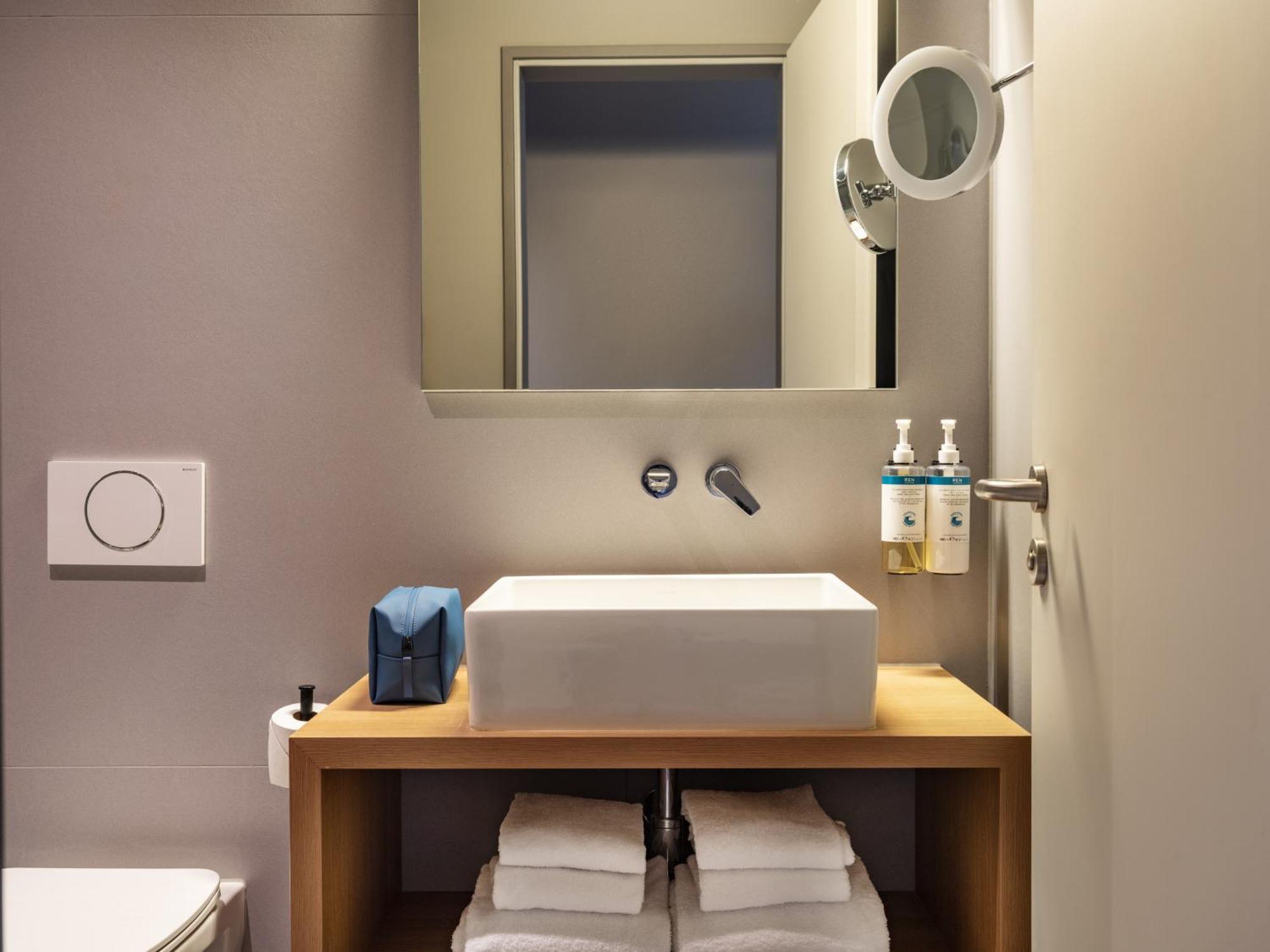 Habitación extragrande con balcón